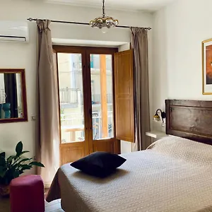 Casa Ferrara , Taormina Italien